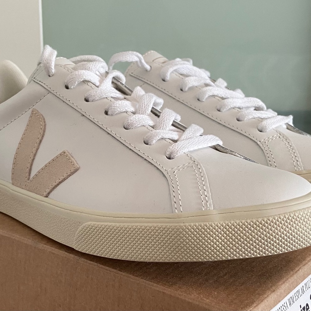 NIB Veja Esplar White/Sable Shoes